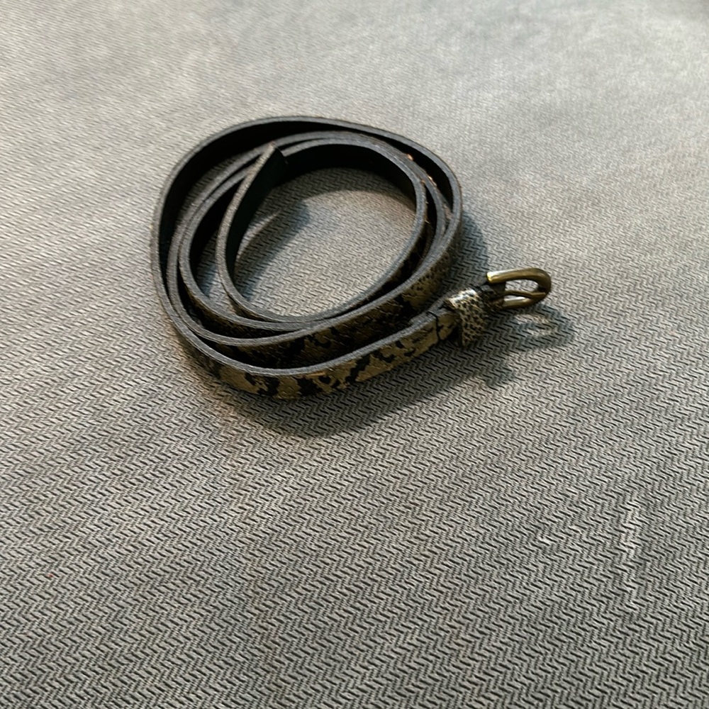 BDG leather skinny belt with python pattern size large good condition